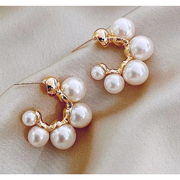 Pearl and Gold Hoop Earrings - Picture 1 of 1